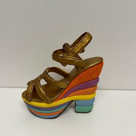 SWEET SURPRISE - JUST THE RIGHT SHOE - by Raine - 4” miniature - Picture 4 of 10